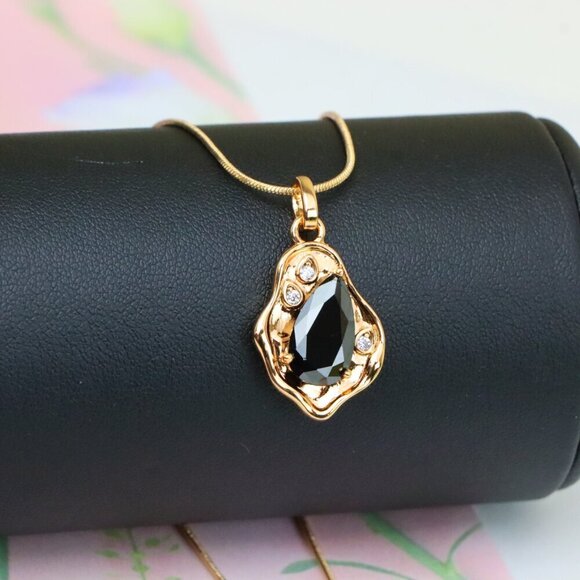 "Chic Black Teardrop Pendant in Gold Frame, XPPT1735 - Picture 4 of 13